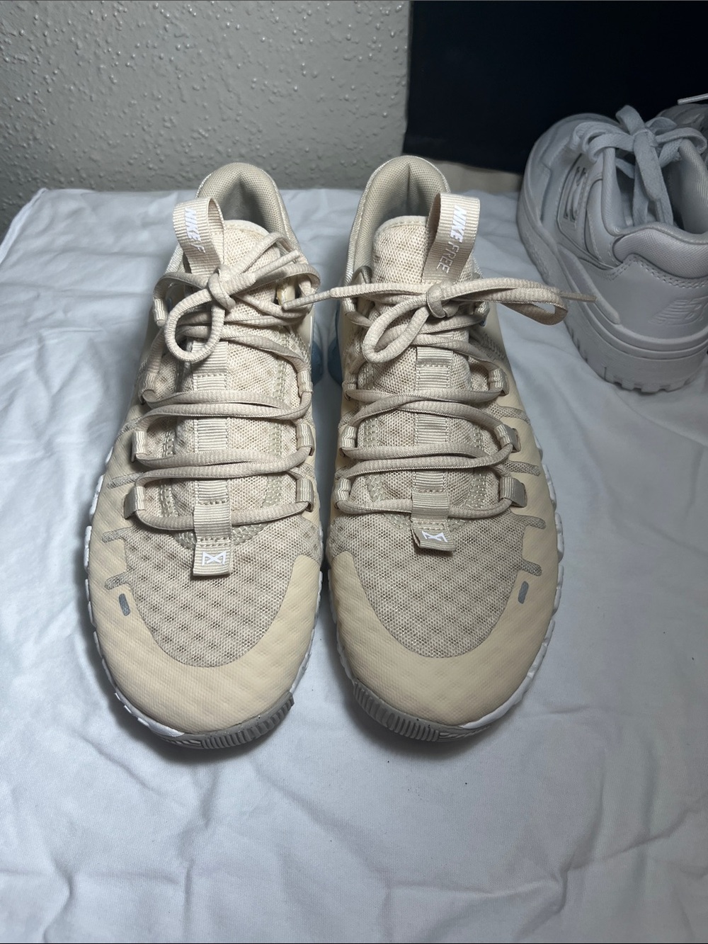 Nike Women's Cream/Tan Lightweight Trail Sneakers